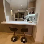 Te Huur 2 Slaapkamers Frontline Complex Apartment *