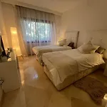 Te Huur 2 Slaapkamers Frontline Complex Apartment *