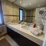 Apartment Te Huur 2 Slaapkamers Frontline Complex *