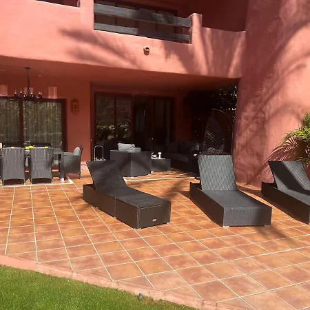 Te Huur 2 Slaapkamers Frontline Complex Apartment *