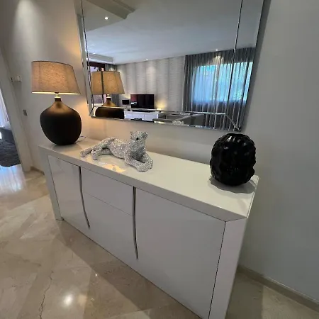 Te Huur 2 Slaapkamers Frontline Complex