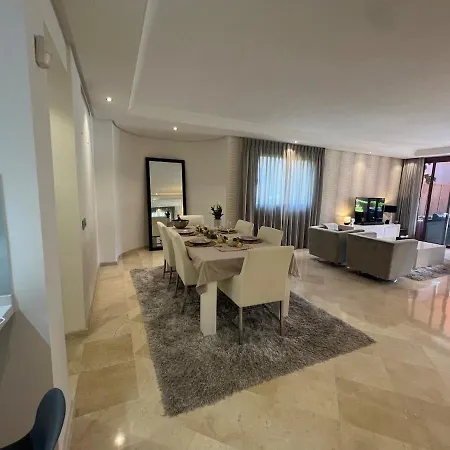 Te Huur 2 Slaapkamers Frontline Complex Apartment