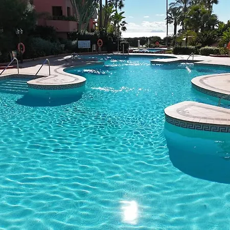Te Huur 2 Slaapkamers Frontline Complex * Estepona