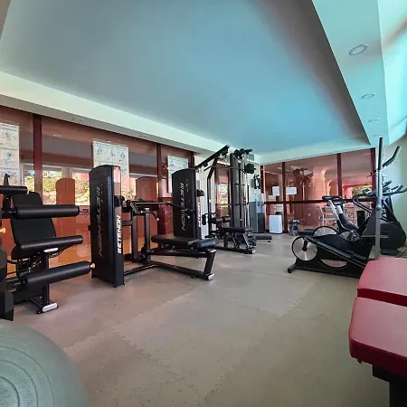 Te Huur 2 Slaapkamers Frontline Complex דירה