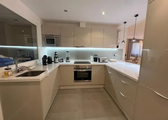 Te Huur 2 Slaapkamers Frontline Complex