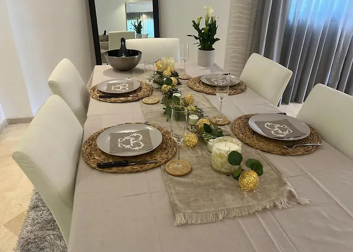 Te Huur 2 Slaapkamers Frontline Complex Estepona