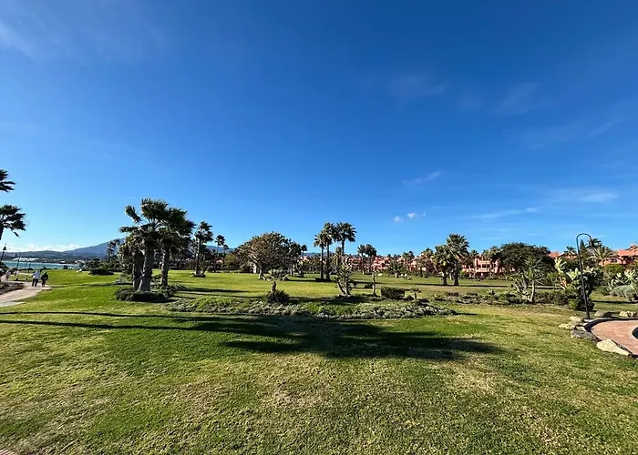 Te Huur 2 Slaapkamers Frontline Complex Apartment