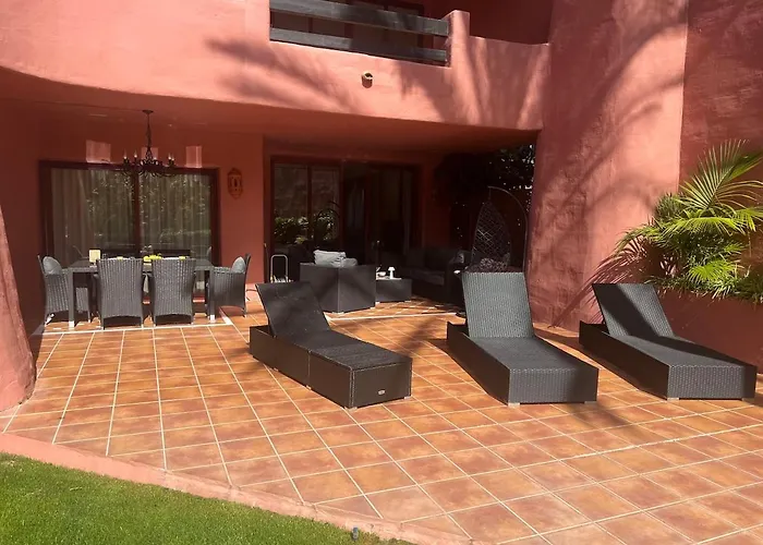 Te Huur 2 Slaapkamers Frontline Complex Apartment *