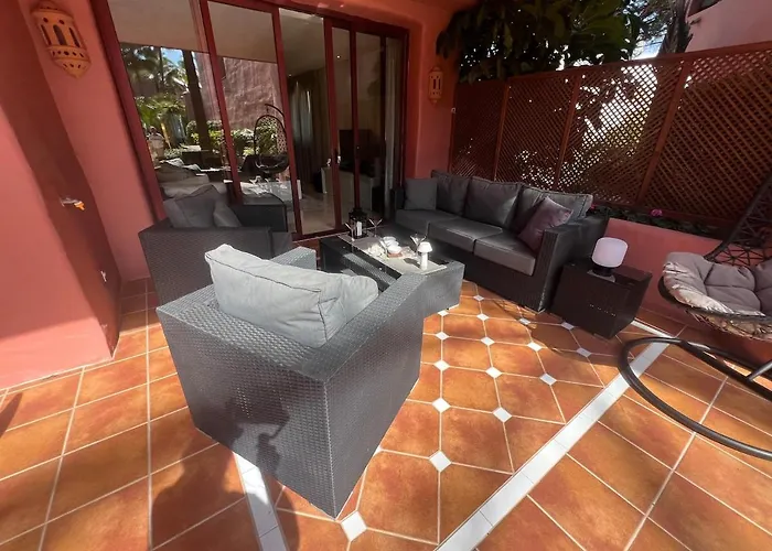 Te Huur 2 Slaapkamers Frontline Complex * Estepona