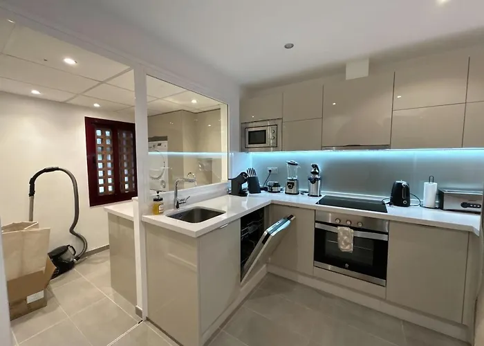 Te Huur 2 Slaapkamers Frontline Complex