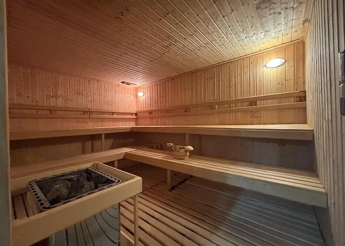 Te Huur 2 Slaapkamers Frontline Complex * Estepona