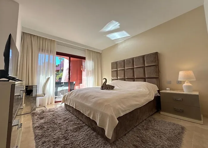 Te Huur 2 Slaapkamers Frontline Complex *