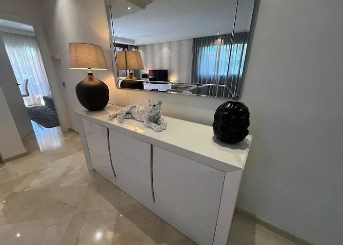 Te Huur 2 Slaapkamers Frontline Complex