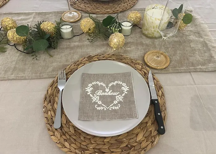 Te Huur 2 Slaapkamers Frontline Complex Apartment *