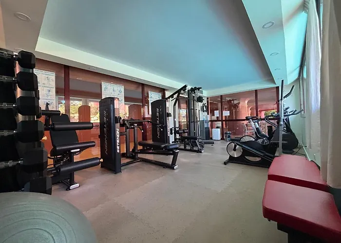 Te Huur 2 Slaapkamers Frontline Complex Apartment