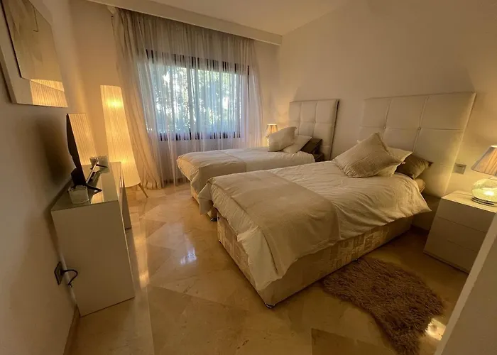 Te Huur 2 Slaapkamers Frontline Complex Apartment *