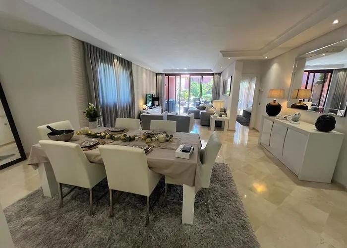 Te Huur 2 Slaapkamers Frontline Complex *