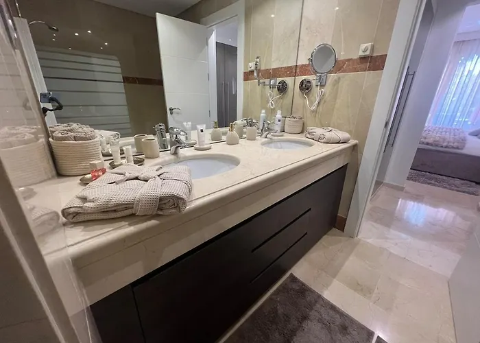 Te Huur 2 Slaapkamers Frontline Complex