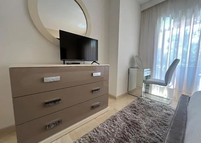 Te Huur 2 Slaapkamers Frontline Complex *