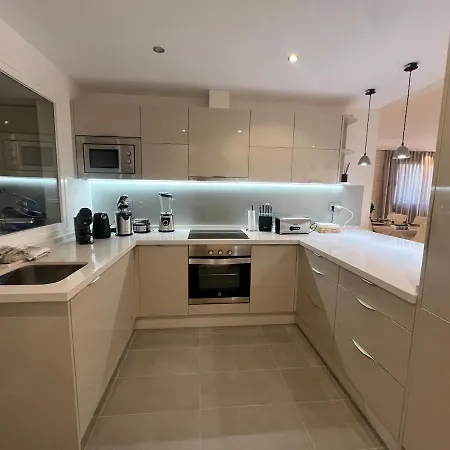 Te Huur 2 Slaapkamers Frontline Complex