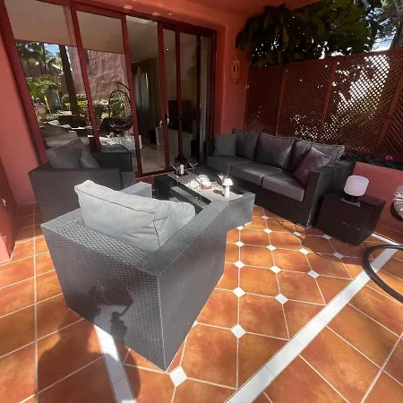 Te Huur 2 Slaapkamers Frontline Complex * Estepona