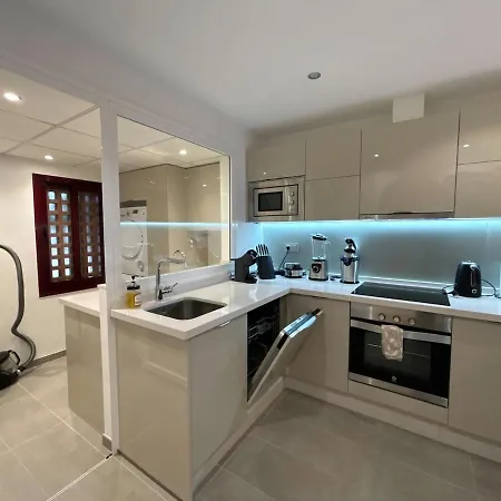 Te Huur 2 Slaapkamers Frontline Complex