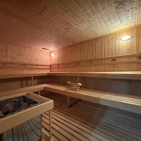 Te Huur 2 Slaapkamers Frontline Complex * Estepona