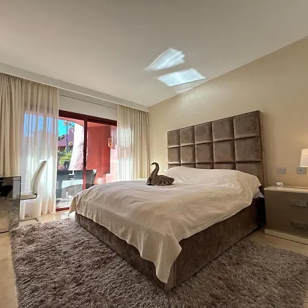 Te Huur 2 Slaapkamers Frontline Complex *