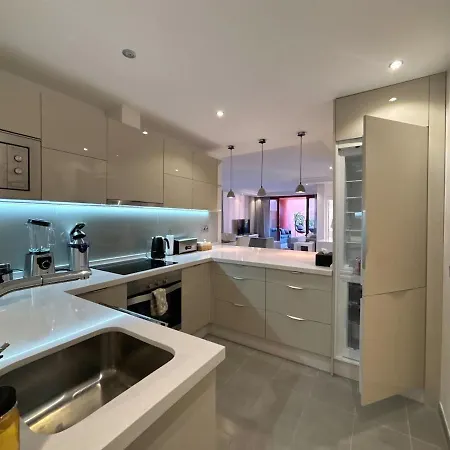 Daire Te Huur 2 Slaapkamers Frontline Complex Estepona