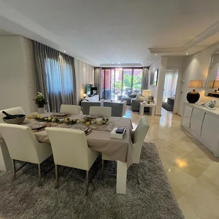 Te Huur 2 Slaapkamers Frontline Complex *